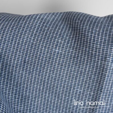 Retas lengvas lino audinys iš mėlynų, baltų ir pilkšvų verpalų