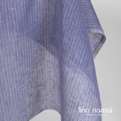 Retas lengvas languotas lino audinys iš violetinių, melsvai pilkų, mėlynų verpalų