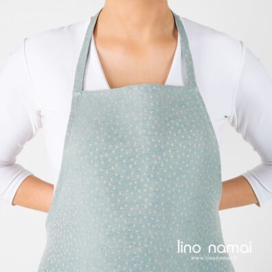 Lino-medvilnės prijuostė melsvai žalsva su rusvais taškeliais