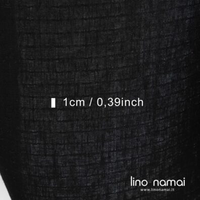 Juodas lininis audinys su iškilusiais brūkšniukais ant lygaus pagrindo