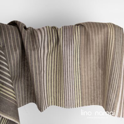 Lininis audinys rusvais, gelsvais, alyviniais dryžiais