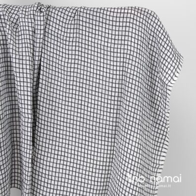 Lininis audinys baltai-juodai languotas skalbtas