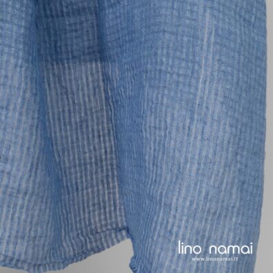 Lino audinys iš mėlynų ir žydros spalvos verpalų permatomais langeliais