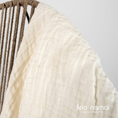 Lininis pledas iš gelsvų ir pieno baltumo verpalų