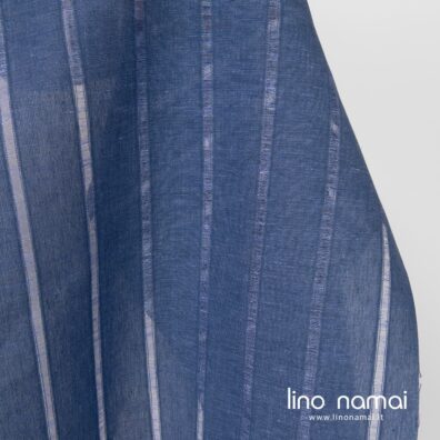 Puslininis mėlynas audinys ažūrinėmis juostelėmis tinka užuolaidoms, šalikams, staltiesėms siūti