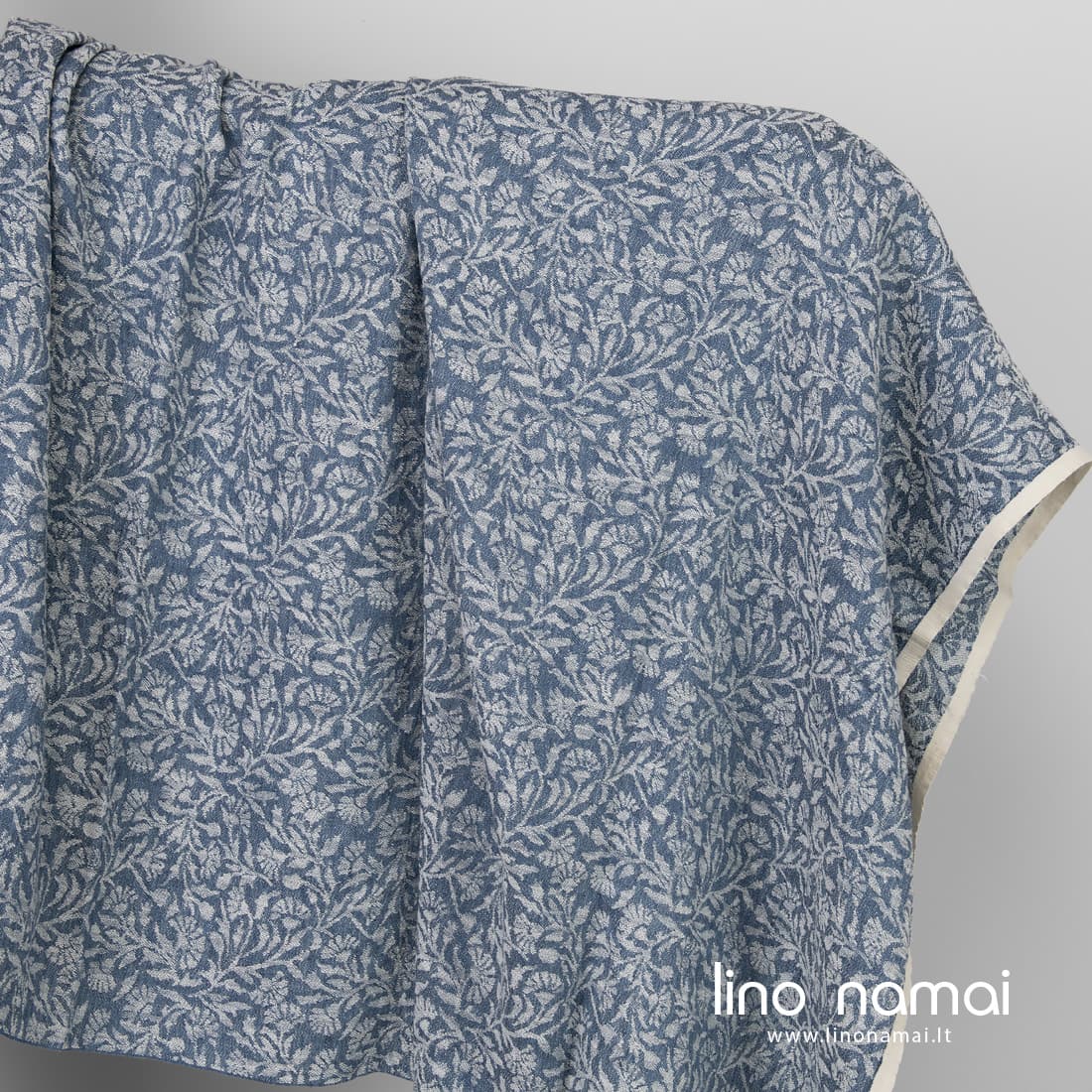 Puslininis audinys mėlynas gėlėtas skalbtas
