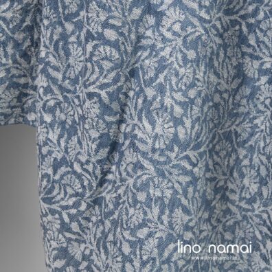 Puslininis audinys mėlynas gėlėtas skalbtas tinka drabužiams, šalikams, lengviems pledams, pagalvėlių užvalkalams siūti