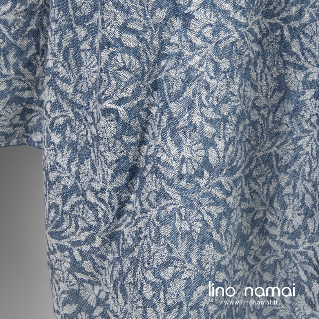 Puslininis audinys mėlynas gėlėtas skalbtas tinka drabužiams, šalikams, lengviems pledams, pagalvėlių užvalkalams siūti