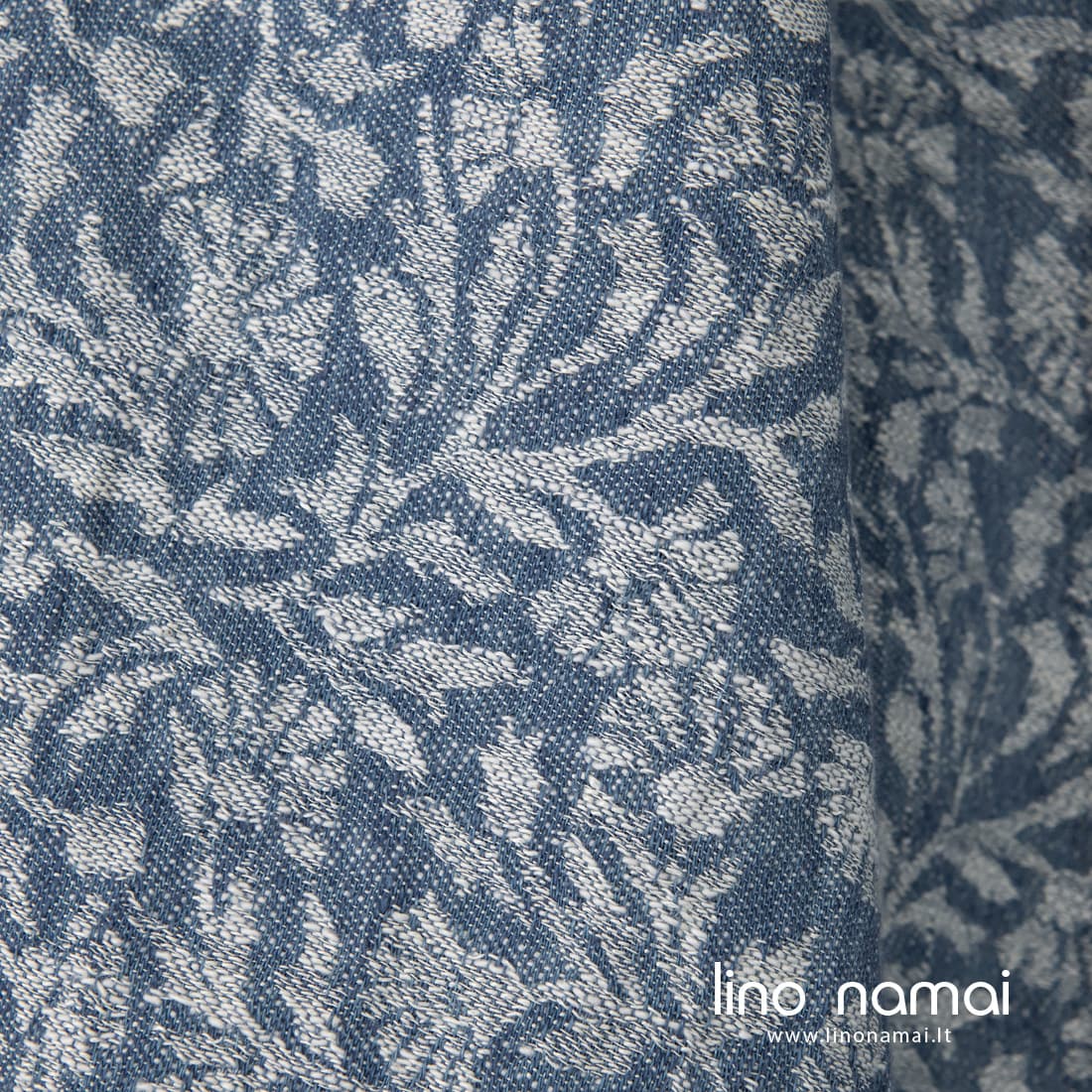 Žakardinis mėlynas dvipusis lino-medvilnės audinys su gėlių raštu