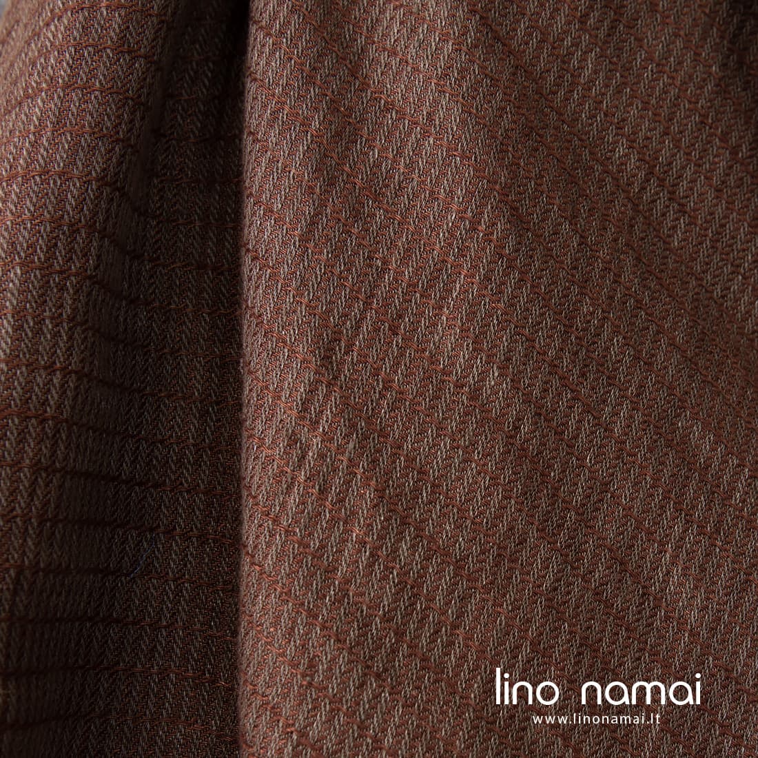 Lininis audinys rudas raštuotais dryžiais tinka drabužiams, skaroms, šalikams, staltiesėms, užuolaidoms siūti