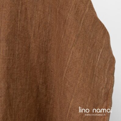 Lininis audinys iš kelių atspalvių rudų verpalų, su vertikaliais dryžiais