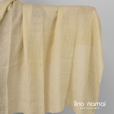 Lininis audinys gelsvas ažūriniais langeliais skalbtas