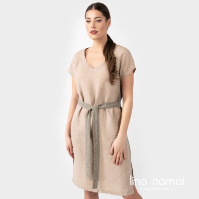 Lininė rusva suknelė su tamsiu plačiu diržu