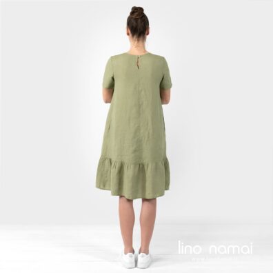 Lininė žalsva suknelė su paraukimu apačioje, sagutės užsegimu nugaroje