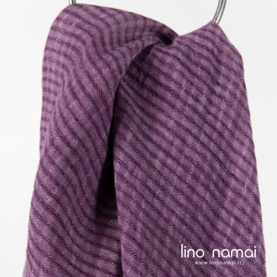 Lininė violetinė skara ažūriniais langeliais