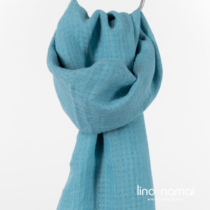 Lininis melsvas &scaron;alikas ažūriniais langeliais