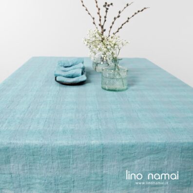 Lininė žydra staltiesė pasiūta iš minkšto švelnaus skalbto audinio