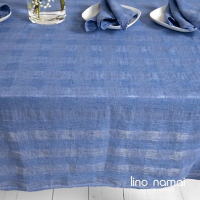 Lininė mėlyna staltiesė permatomais langeliais