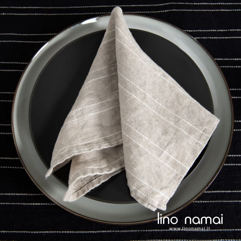 Lininė pilka servetėlė su baltomis ra&scaron;tuotomis juostelėmis