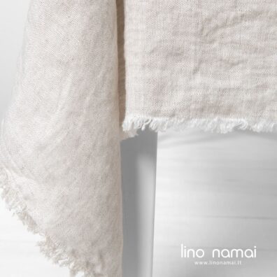 Lininė šviesiai pilka staltiesė melanžinė su kutais