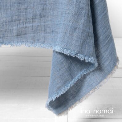 Lininė mėlyna staltiesė melanžinė su kutais