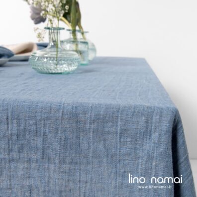 Pilkai melsva skalbto lino staltiesė