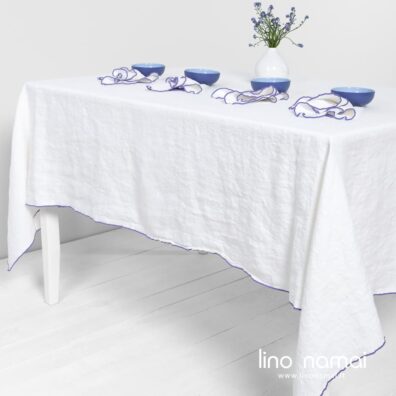 Lininė balta staltiesė violetiniu krašteliu