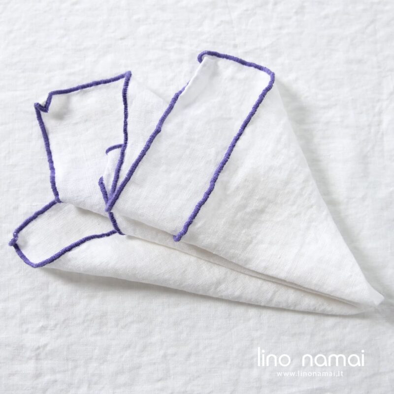 ARVO lininė balta servetėlė violetiniu kra&scaron;teliu