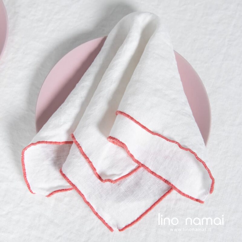 Lininė balta servetėlė rausvu kra&scaron;teliu skalbta mink&scaron;ta &scaron;velni