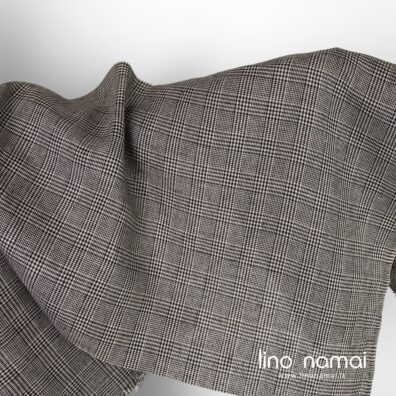 Lininis audinys juodais ir pilkšvais langeliais