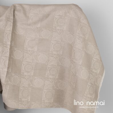 Puslininis žakardinis rusvas audinys