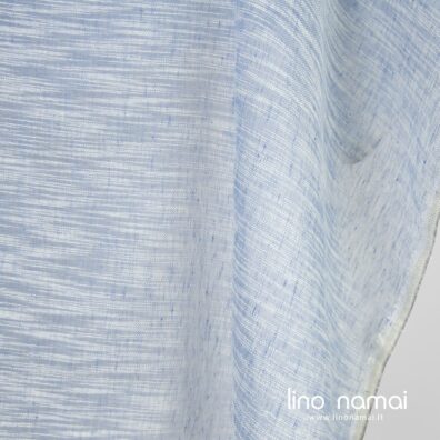 Puslininis melsvas audinys baltais dryžiukais šalikams, skaroms, užuolaidoms siūti