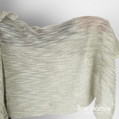 Puslininis pilkas audinys baltais dryžiukais