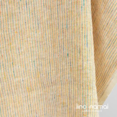Minkštas švelnus specialiai skalbtas lino audinys įvairių spalvų vertikaliais dryžiukais