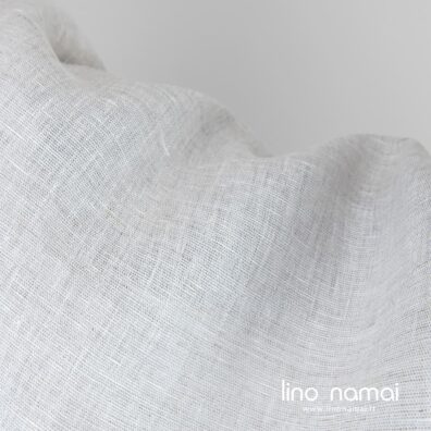 Lininis audinys iš natūralios spalvos ir pieno baltumo verpalų