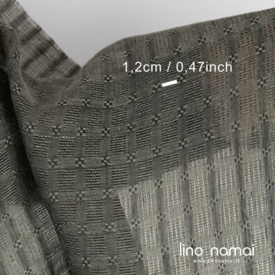 100% lino audinys permatomais langeliais išaustas iš pilkų ir juodų verpalų