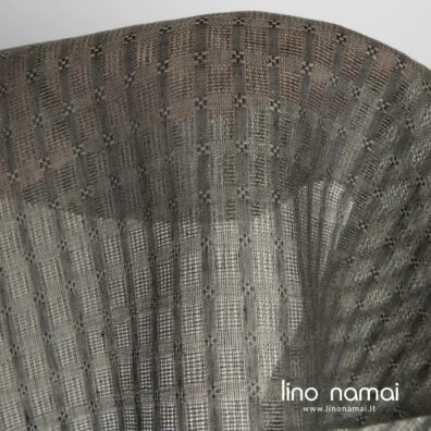 Lininis audinys pilkas ažūriniais langeliais šalikams, skaroms, užuolaidoms, staltiesėms siūti