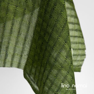 Lininis audinys žalias ažūriniais langeliais skaroms, šalikams, užuolaidoms, staltiesėms