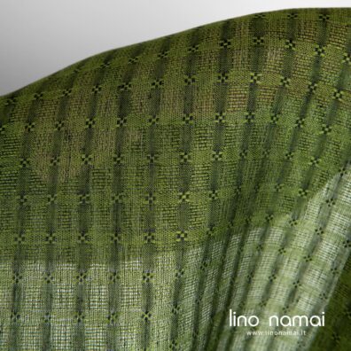 Lininis audinys ažūriniais langeliais išaustas iš šviesiai žalių ir juodų verpalų