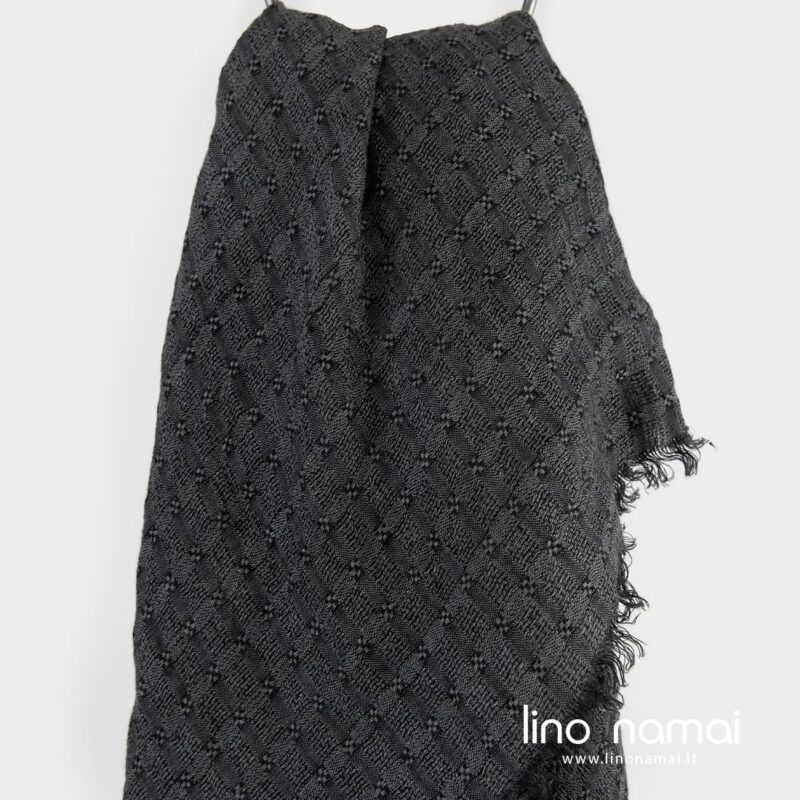 Lininė pilka skara ažūriniais langeliais