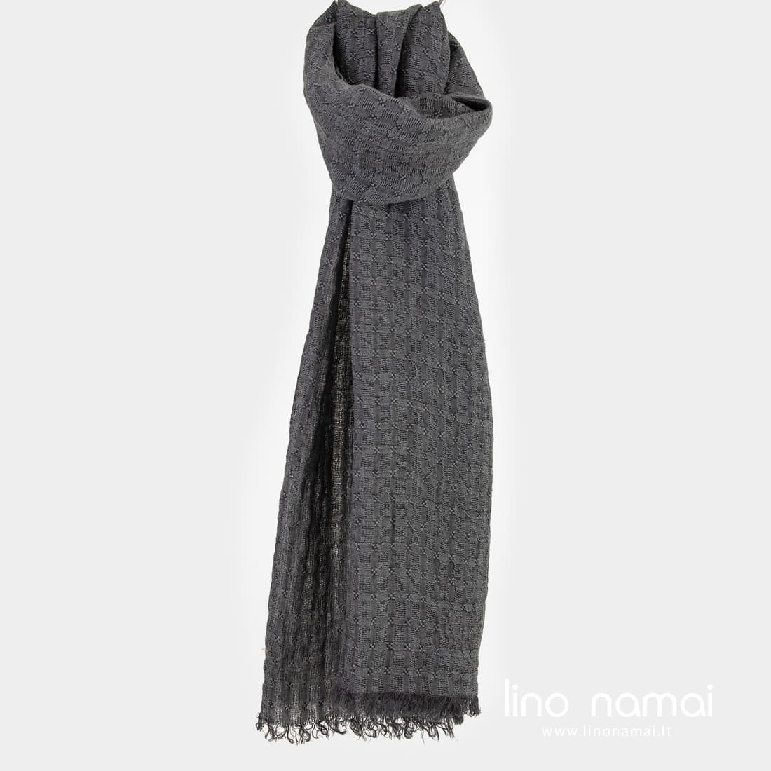 Lininio šaliko audinys austas iš tamsiai pilkų ir juodų verpalų ažūriniais langeliais