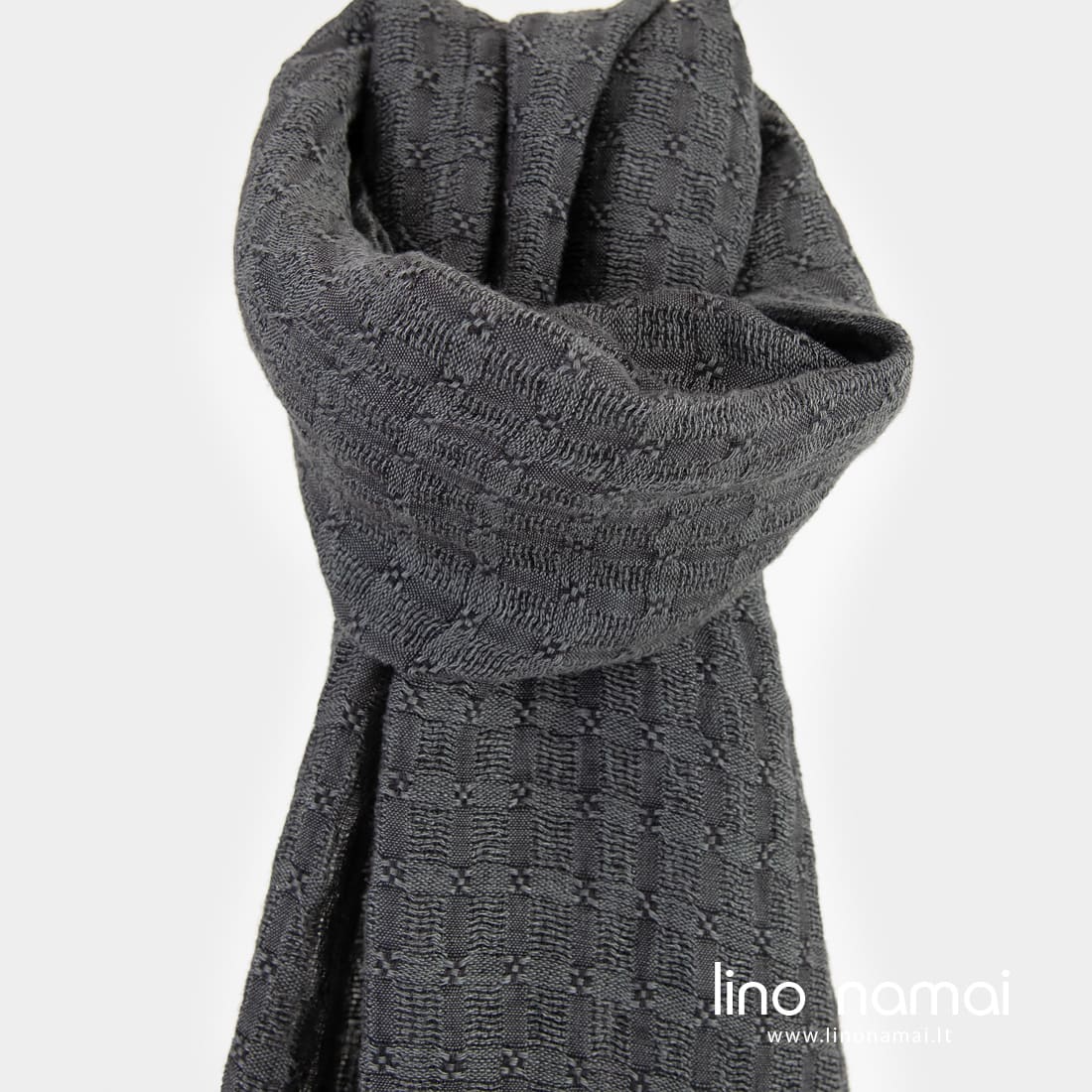 Lininis pilkas šalikas ažūriniais langeliais