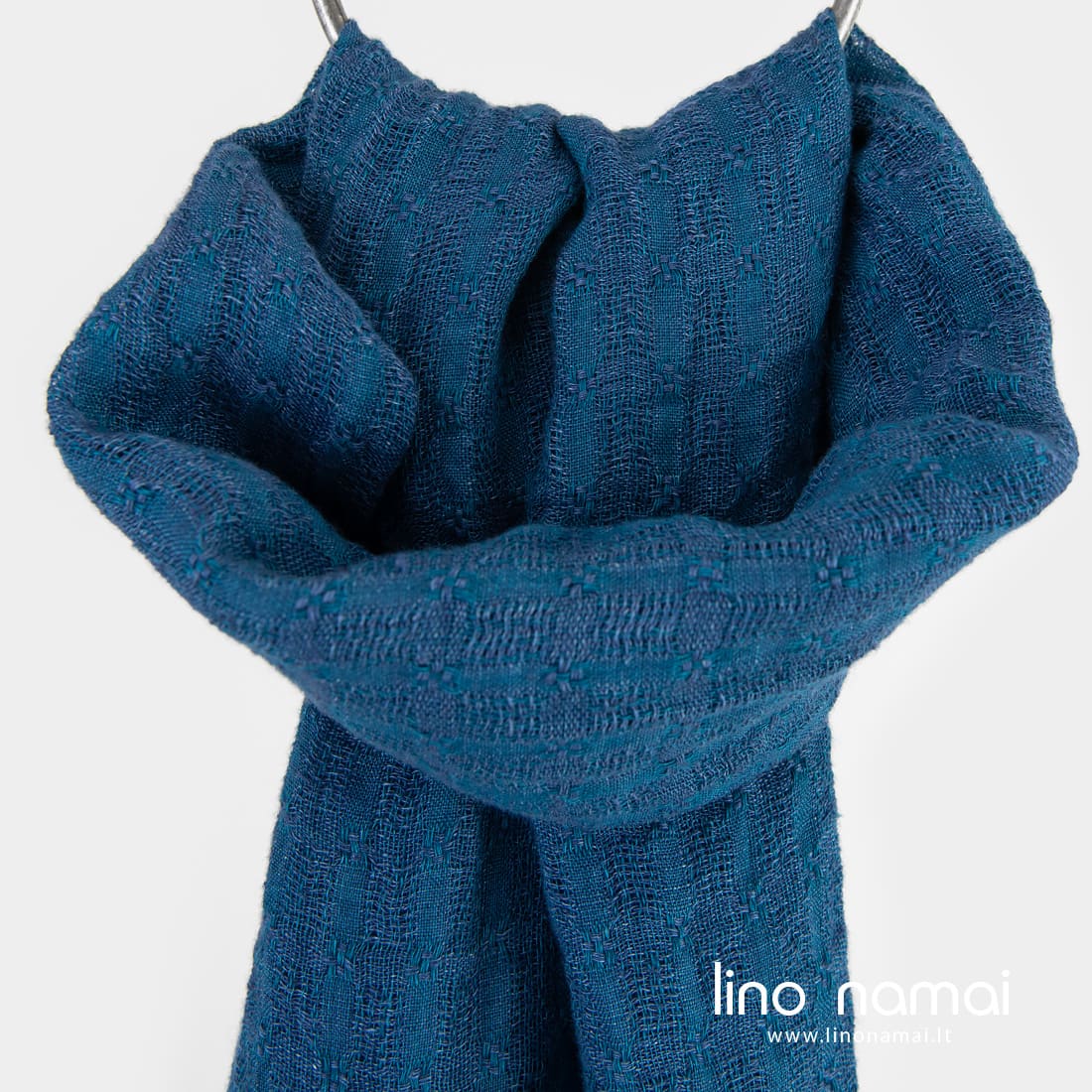 Lininis mėlynas šalikas ažūriniais langeliais