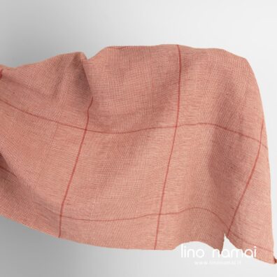 Puslininis platus audinys raudonai languotas skalbtas