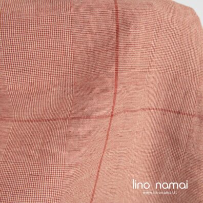 Lino - medvilnės audinys išaustas langeliais iš tamsiai raudonų, rusvų ir smėlio spalvos verpalų