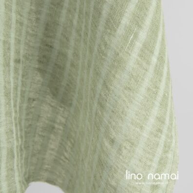 Žalsvas lininis audinys permatomomis juostelėmis skalbtas tinkamas užuolaidoms, šalikams, skaroms siūti