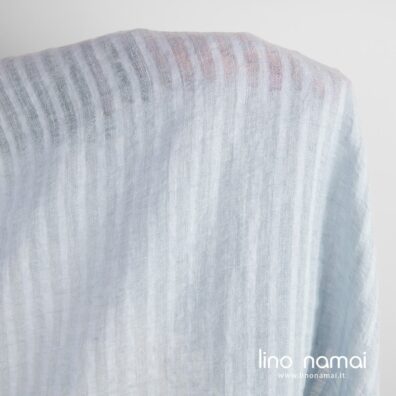 Melsvas lininis audinys permatomomis juostelėmis skalbtas minkštas švelnus