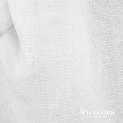 Pieno baltumo lino audinys su horizontaliais dryžiukais