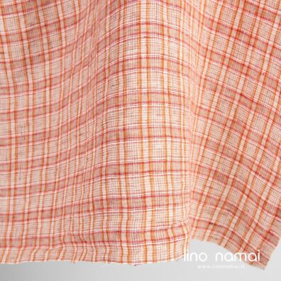 Lininis audinys oranžiniais langeliais skalbtas namų tekstilei ir drabužiams siūti