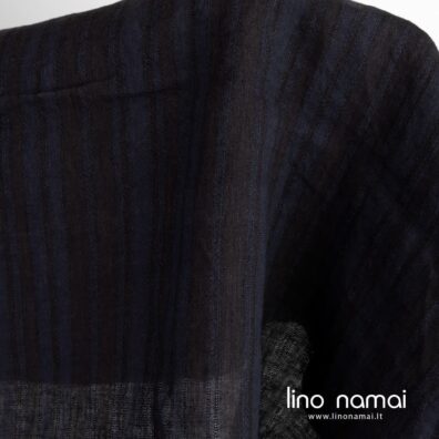 Mėlynai-juodai dryžuotas 100% lino audinys specialiai skalbtas